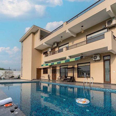 Brookvale Manor By Stayvista - Private Pool Haven With Endless Views & Indoor Fun Sohna 外观 照片