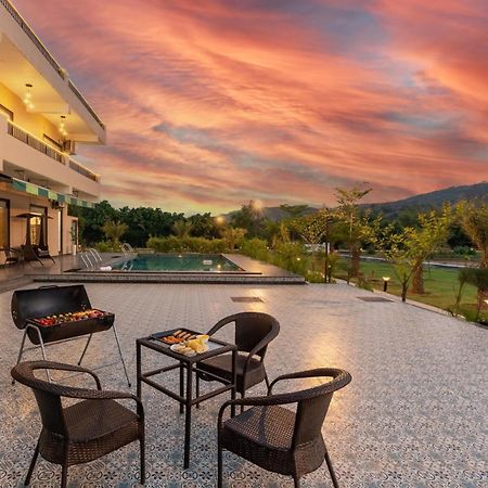 Brookvale Manor By Stayvista - Private Pool Haven With Endless Views & Indoor Fun Sohna 外观 照片