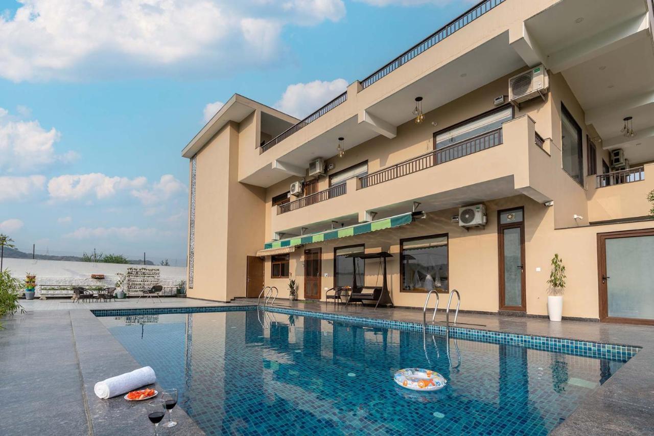 Brookvale Manor By Stayvista - Private Pool Haven With Endless Views & Indoor Fun Sohna 外观 照片