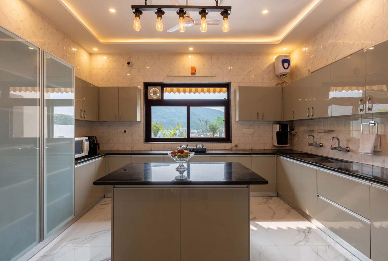 Brookvale Manor By Stayvista - Private Pool Haven With Endless Views & Indoor Fun Sohna 外观 照片