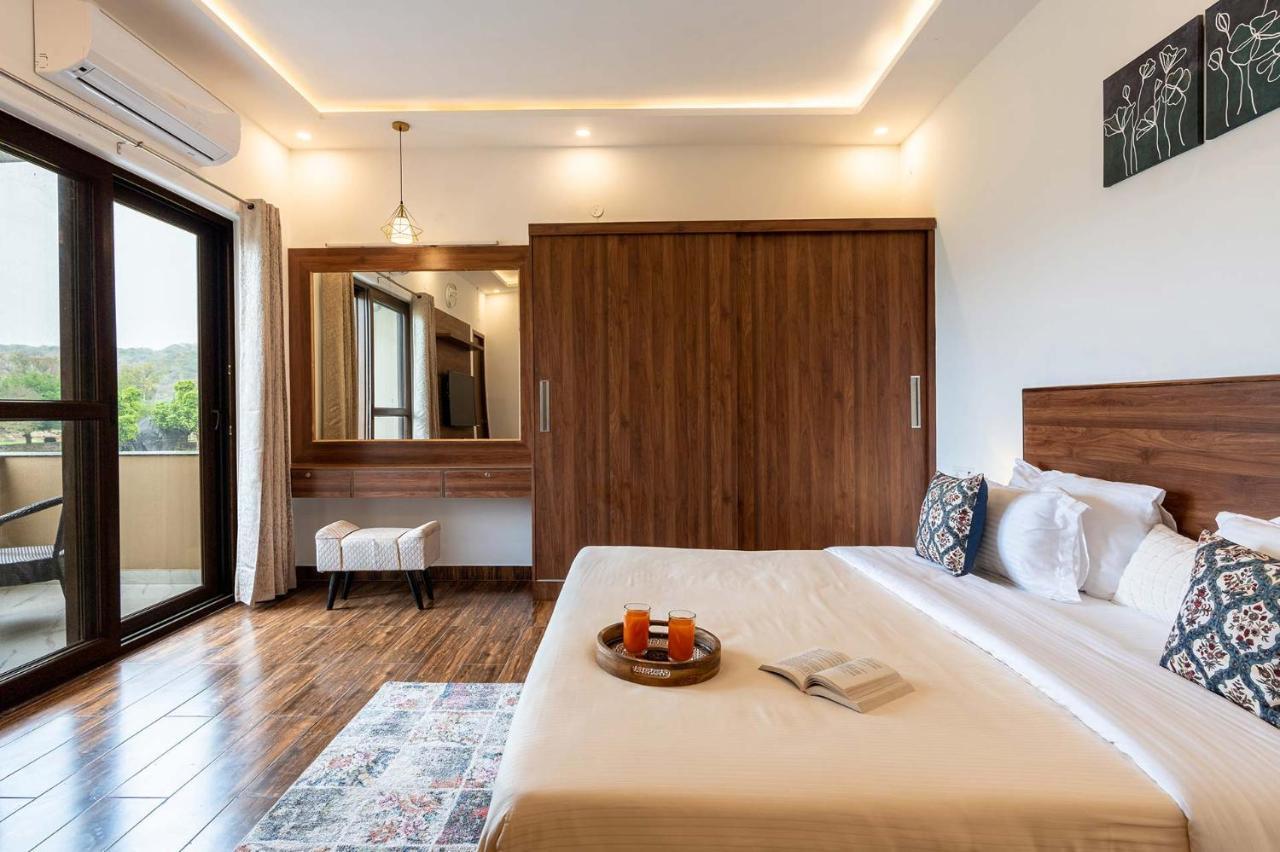 Brookvale Manor By Stayvista - Private Pool Haven With Endless Views & Indoor Fun Sohna 外观 照片