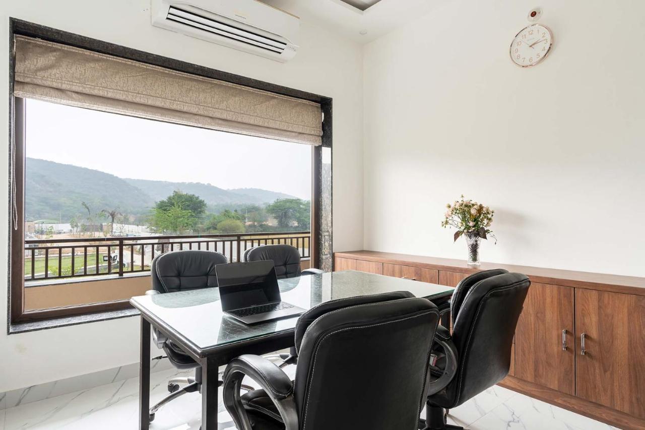 Brookvale Manor By Stayvista - Private Pool Haven With Endless Views & Indoor Fun Sohna 外观 照片