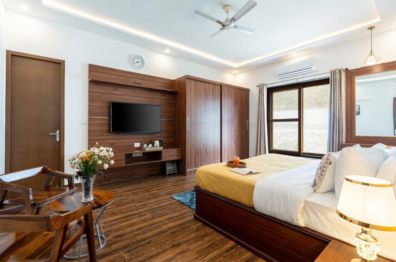 Brookvale Manor By Stayvista - Private Pool Haven With Endless Views & Indoor Fun Sohna 外观 照片