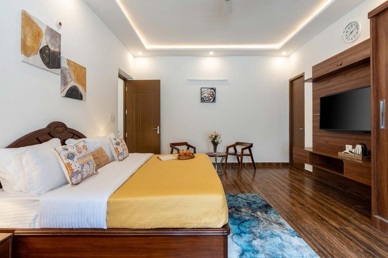 Brookvale Manor By Stayvista - Private Pool Haven With Endless Views & Indoor Fun Sohna 外观 照片