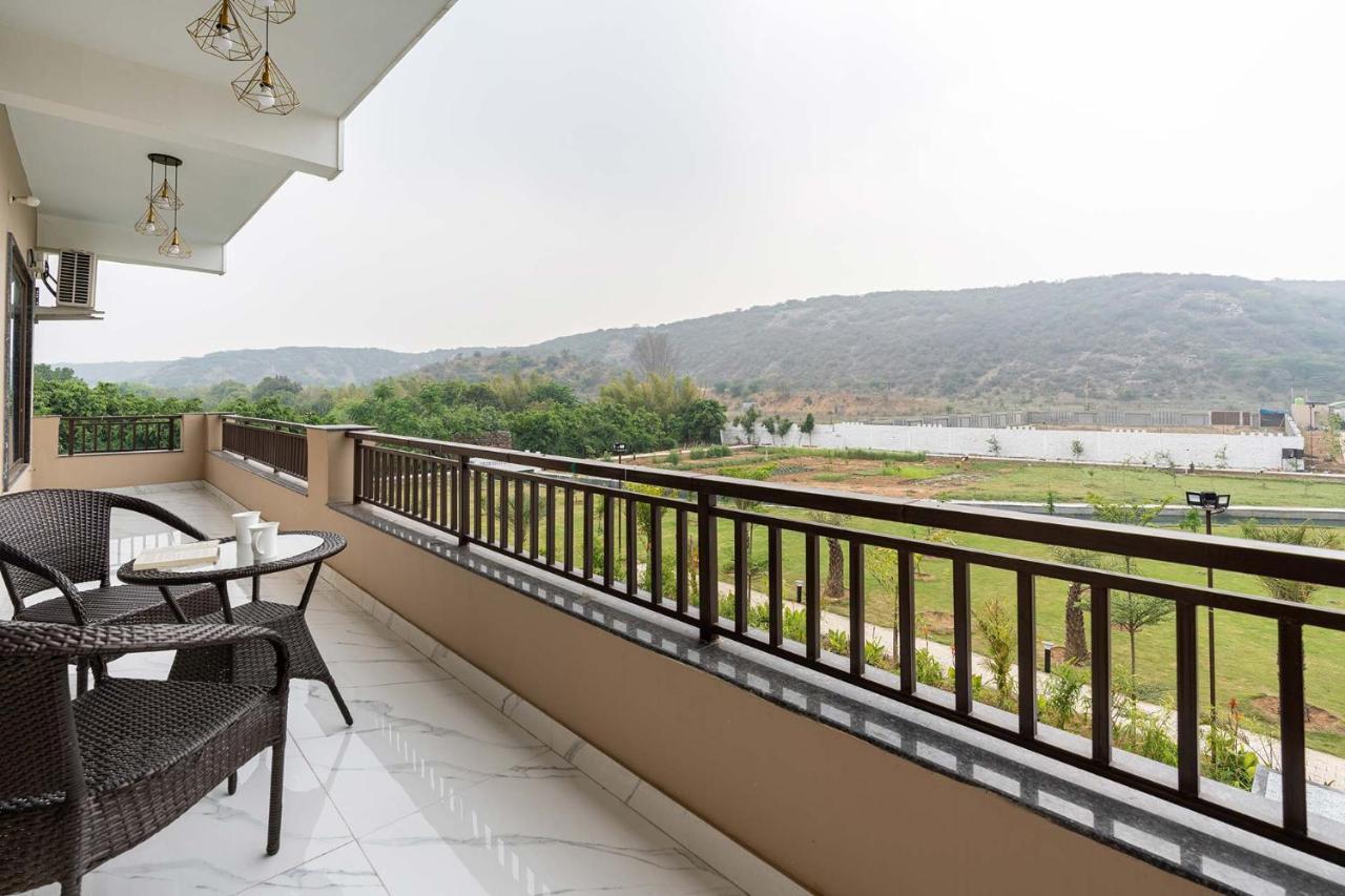Brookvale Manor By Stayvista - Private Pool Haven With Endless Views & Indoor Fun Sohna 外观 照片