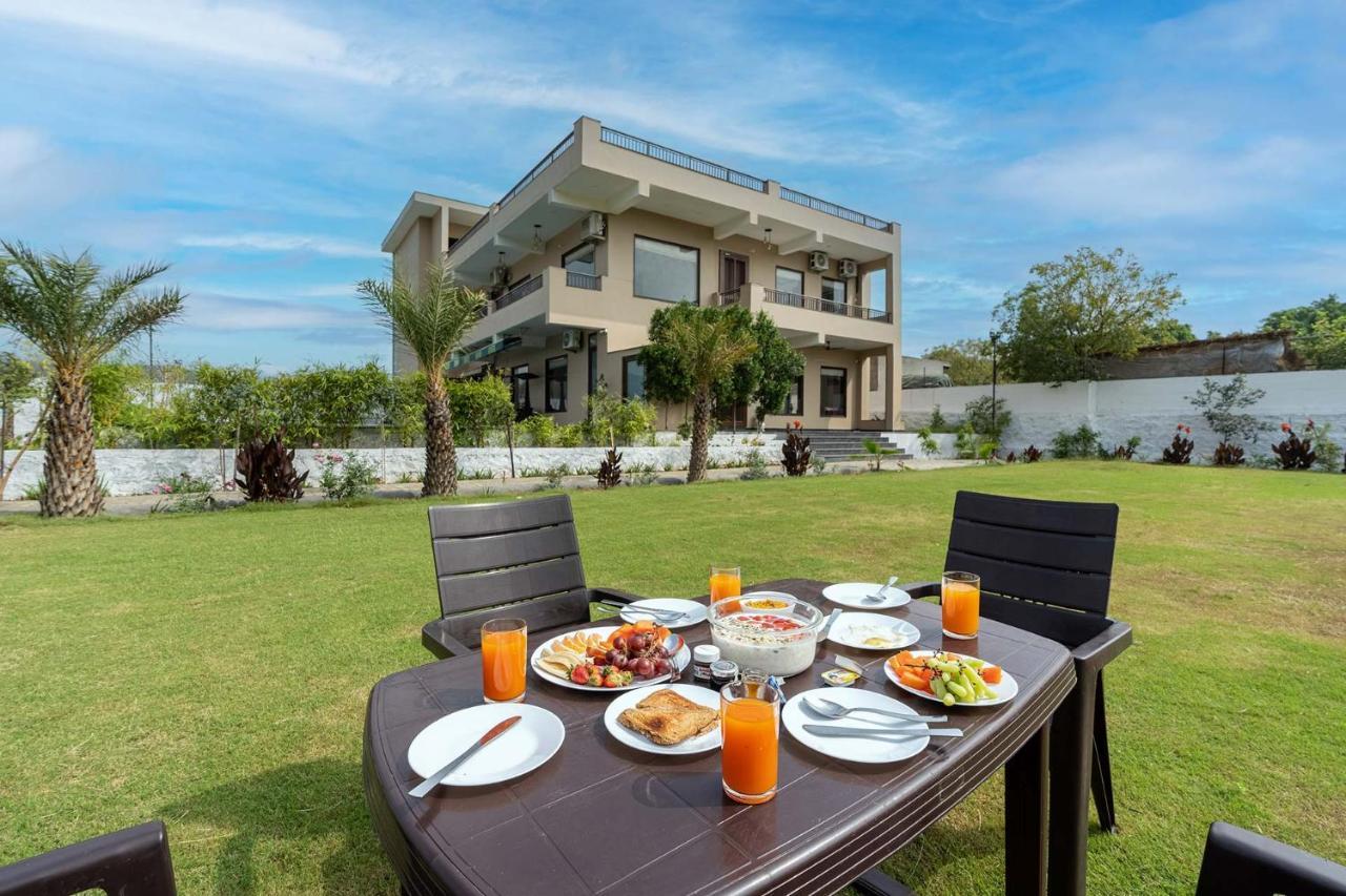 Brookvale Manor By Stayvista - Private Pool Haven With Endless Views & Indoor Fun Sohna 外观 照片